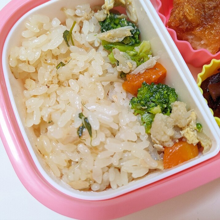 子どもも食べやすい★シーチキンと豆苗の炊き込みご飯